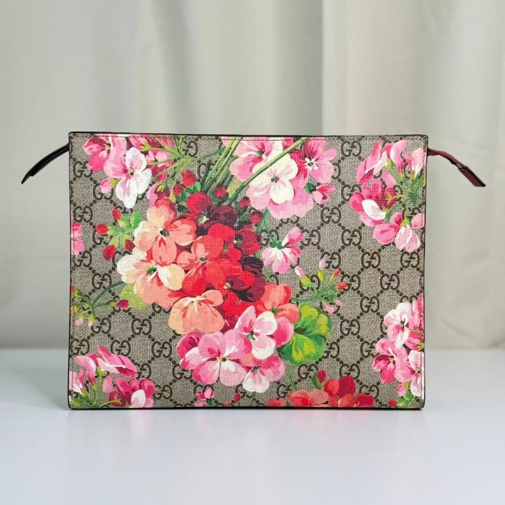 Gucci GG Logo Supreme Clutch With Flore Floral Design Handbag Elegant Modern